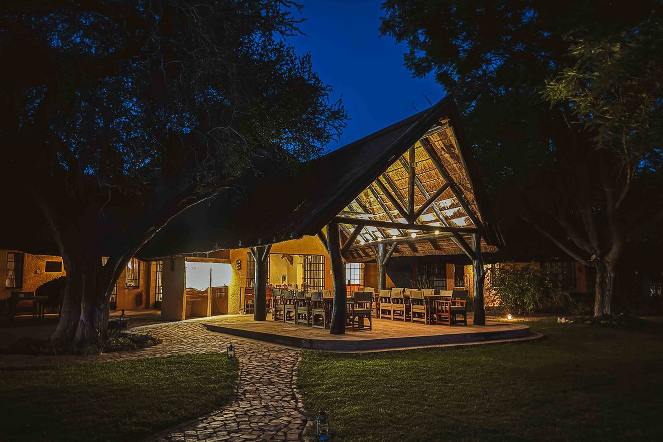 Kambaku-lodgeoutdoor2